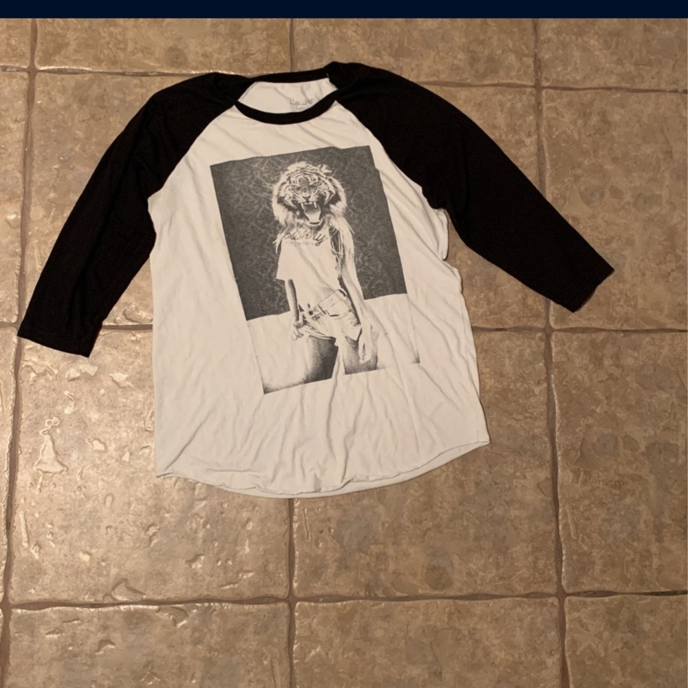 Rare California Style Tee SIZE: L
